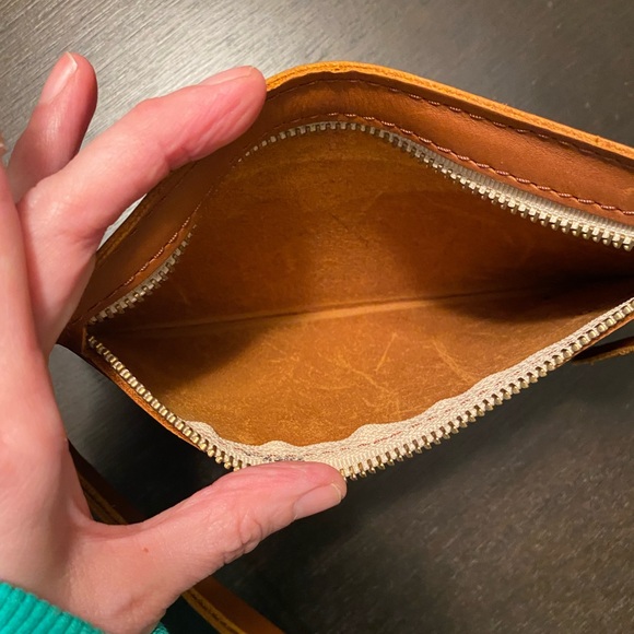 Portland Leather Goods Honey 🍯 Adriana Wristlet / Pouch / Wallet - Discontinued - Picture 5 of 6